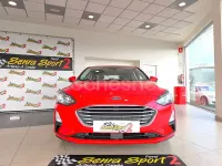 Usado Ford Focus Trend 95 CV (69 kW) 2022 Rojo Berlina