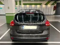 Usado Ford Focus Trend 125 CV (91 kW) 2015 Gris / plata Berlina