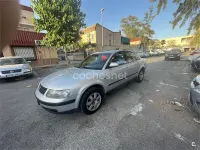 Usado VW Passat Comfortline 110 CV (80 kW) 1998 Gris / plata Familiar