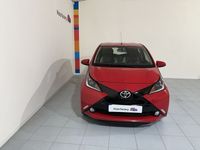 Usado Toyota Aygo X-play 69 CV (50 kW) 2018 Rojo Utilitario