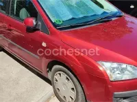 Usado Ford Focus Trend 100 CV (73 kW) 2007 Rojo Berlina