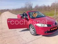 Usado Renault Mégane Cabriolet Privilege 120 CV (88 kW) 2006 Rojo Descapotable