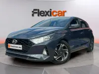 Usado Hyundai i20 101 CV (74 kW) 2021 Gris Utilitario