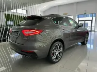 Usado Maserati Levante 350 CV (257 kW) 2020 Gris / plata SUV
