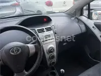 Usado Toyota Yaris 87 CV (63 kW) 2008 Gris / plata Utilitario