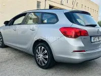 Usado Opel Astra Business 110 CV (80 kW) 2013 Gris / plata Familiar