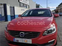 Begagnad Volvo V60 Momentum 136 HK (100 kW) 2014 Röd Kombi