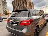 Usado Mercedes B200 136 CV (100 kW) 2018 Gris / plata Monovolumen