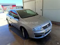 Usado Fiat Stilo Dynamic 115 CV (84 kW) 2004 Gris / plata Berlina