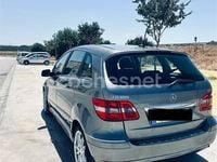 Usado Mercedes B180 109 CV (80 kW) 2011 Gris / plata Monovolumen