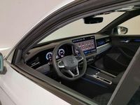 Usado VW Passat R-line 150 CV (110 kW) 2024 Blanco Berlina