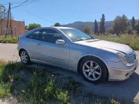 Usado Mercedes C220 143 CV (105 kW) 2001 Gris / plata Berlina
