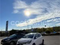 Usado Toyota Yaris Advance 99 CV (72 kW) 2015 Blanco Utilitario