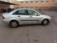 Usado Ford Focus Ambiente 90 CV (66 kW) 2001 Blanco Berlina