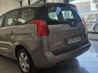 Usado Peugeot 5008 Access 115 CV (84 kW) 2014 Beige Monovolumen