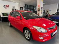 Usado Hyundai i30 Comfort 90 CV (66 kW) 2010 Rojo Familiar