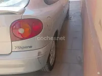 Usado Renault Mégane Coupé Dynamique 95 CV (69 kW) 2002 Amarillo Coupe