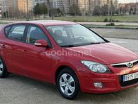 Usado Hyundai i30 Comfort 90 CV (66 kW) 2010 Rojo Berlina