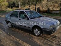 Usado Renault R9 80 CV (58 kW) 1990 Gris / plata Berlina