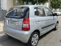 Usado Kia Picanto 61 CV (44 kW) 2007 Gris / plata Utilitario