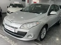 Usado Renault Mégane Dynamique 130 CV (95 kW) 2009 Gris / plata Berlina