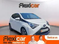 Usado Toyota Aygo X-play 72 CV (52 kW) 2018 Blanco Utilitario