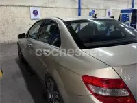 Usado Mercedes C200 136 CV (100 kW) 2010 Gris / plata Berlina