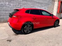 Usado Volvo V40 Momentum 122 CV (89 kW) 2018 Rojo Familiar
