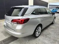 Usado Opel Astra Innovation 136 CV (100 kW) 2019 Gris / plata Familiar