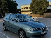 Usado Seat Ibiza Stella 100 CV (73 kW) 2003 Verde Utilitario