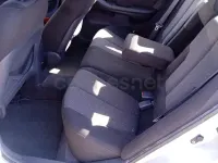Usado Hyundai Elantra GLS 107 CV (78 kW) 2002 Gris / plata Berlina