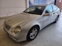 Usado Mercedes C180 143 CV (105 kW) 2002 Gris / plata Berlina