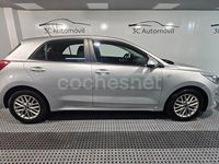 Usado Kia Rio 77 HP (56 kW) 2018 Cinzento Sedan