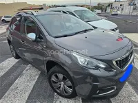 Usado Peugeot 2008 Style 100 CV (73 kW) 2018 Gris / plata SUV
