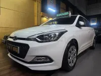 Usado Hyundai i20 84 CV (61 kW) 2017 Blanco Berlina