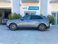 Usado Porsche Cayenne 462 CV (339 kW) 2021 Gris / plata SUV