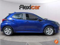 Usado Toyota Yaris Hybrid Active 116 CV (85 kW) 2021 Azul Berlina
