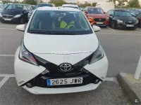 Usado Toyota Aygo X-play 69 CV (50 kW) 2017 Blanco Utilitario