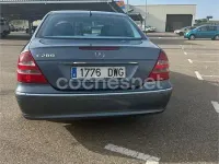 Usado Mercedes E280 Avantgarde 231 CV (169 kW) 2006 Gris / plata Berlina
