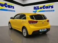 Usado Kia Rio 84 CV (61 kW) 2023 Amarillo Berlina