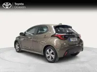 Usado Toyota Yaris Active 116 CV (85 kW) 2025 Marrón Utilitario