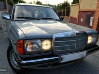 Usado Mercedes 240 73 CV (53 kW) 1983 Gris Familiar