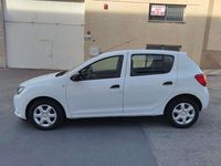Usado Dacia Sandero Ambiance 75 CV (55 kW) 2015 Blanco Utilitario