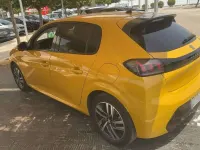Usado Peugeot 208 Active 99 CV (72 kW) 2021 Amarillo Utilitario