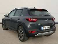 Usado Kia Stonic 100 CV (73 kW) 2021 Gris / plata SUV