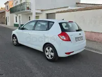 Usado Kia Ceed Plus 90 CV (66 kW) 2012 Blanco Utilitario