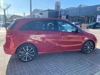 Usado Mercedes B180 Urban 109 CV (80 kW) 2016 Rojo Monovolumen