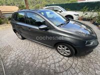 Usado VW Polo Advance 90 CV (66 kW) 2012 Gris / plata Berlina