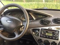 Usado Ford Focus Trend 100 CV (73 kW) 2003 Rojo Berlina