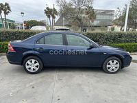 Usado Ford Mondeo Trend 130 CV (95 kW) 2006 Azul Berlina